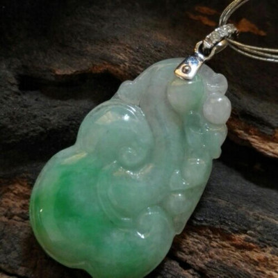 集翠致美，溫潤于頸 蘇寧易購翡翠324掛件吊墜品鑒